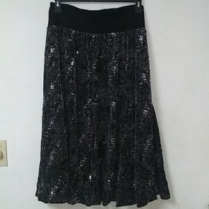 Reba McEntire flowy velvet skirt